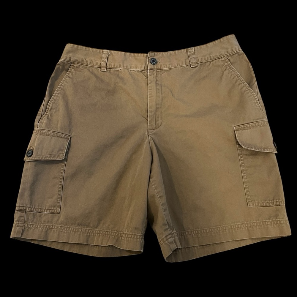 Women’s Chaps Tan Cargo Shorts Size 12. Hi-rise (11”) Waist 32”.